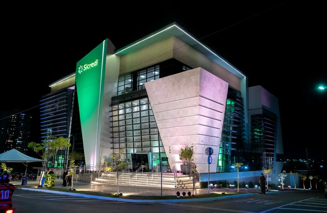 capa-central-sicredi-centro-norte-cuiaba-construtora-baggio-1 (3)